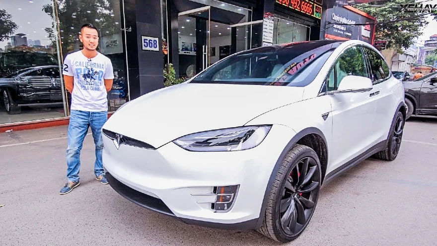 Khám phá Tesla Model X thực tế tại Việt Nam
