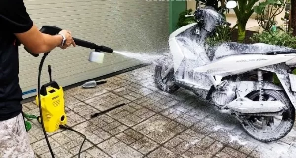 rửa xe tại nhà