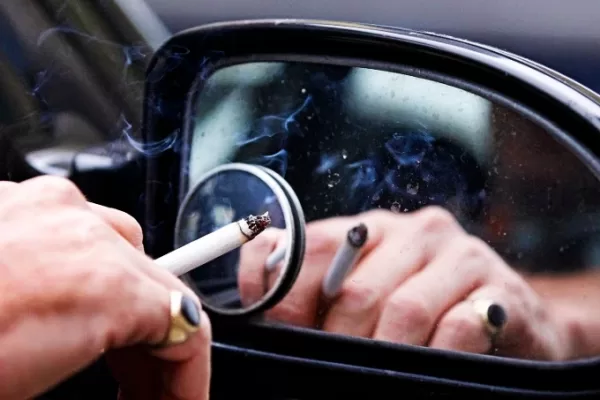 Cách khử mùi thuốc lá trên ô tô